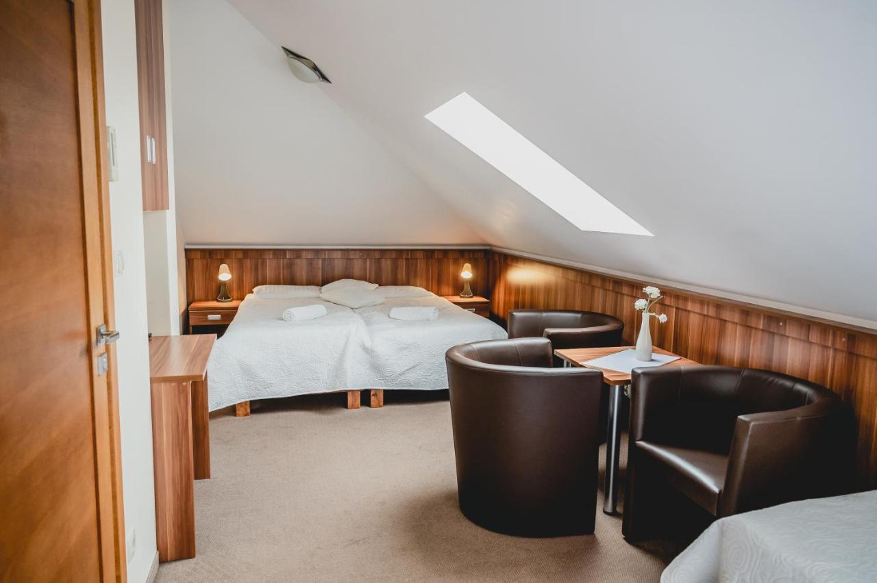 Hotel Nad Morzem- Art-Pension Świerzno エクステリア 写真