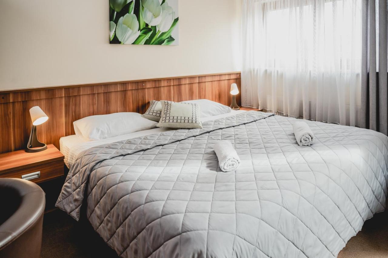 Hotel Nad Morzem- Art-Pension Świerzno エクステリア 写真