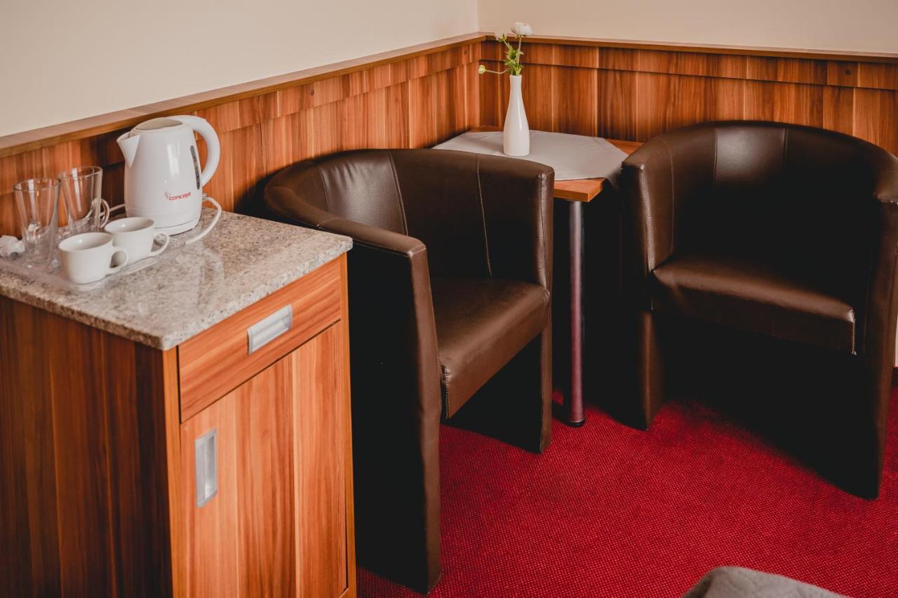 Hotel Nad Morzem- Art-Pension Świerzno エクステリア 写真