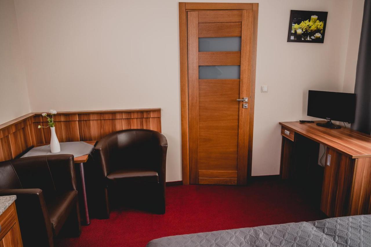 Hotel Nad Morzem- Art-Pension Świerzno エクステリア 写真