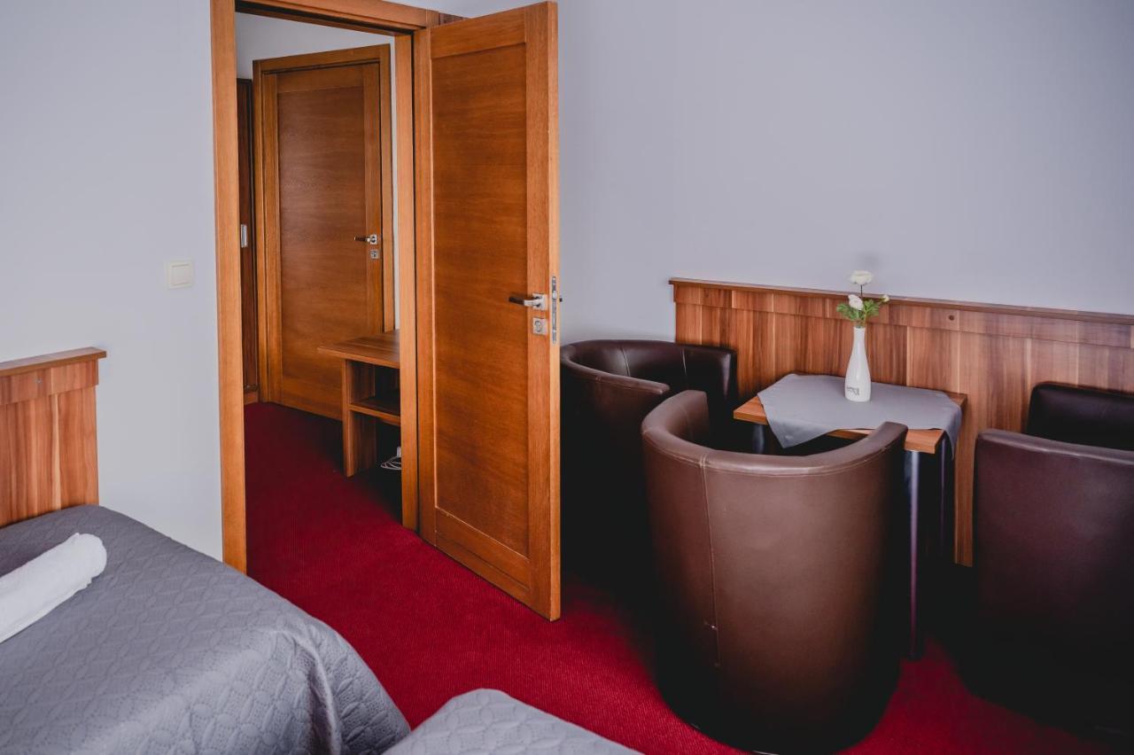 Hotel Nad Morzem- Art-Pension Świerzno エクステリア 写真