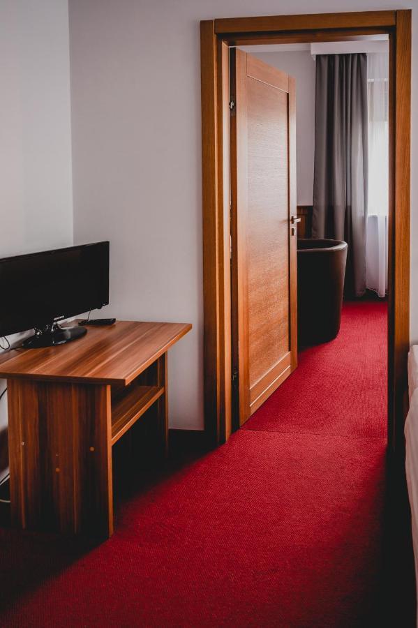 Hotel Nad Morzem- Art-Pension Świerzno エクステリア 写真