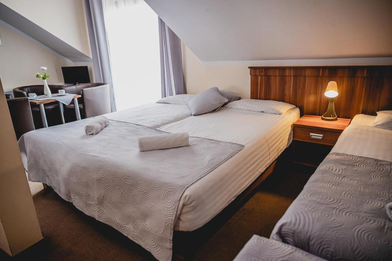 Hotel Nad Morzem- Art-Pension Świerzno エクステリア 写真
