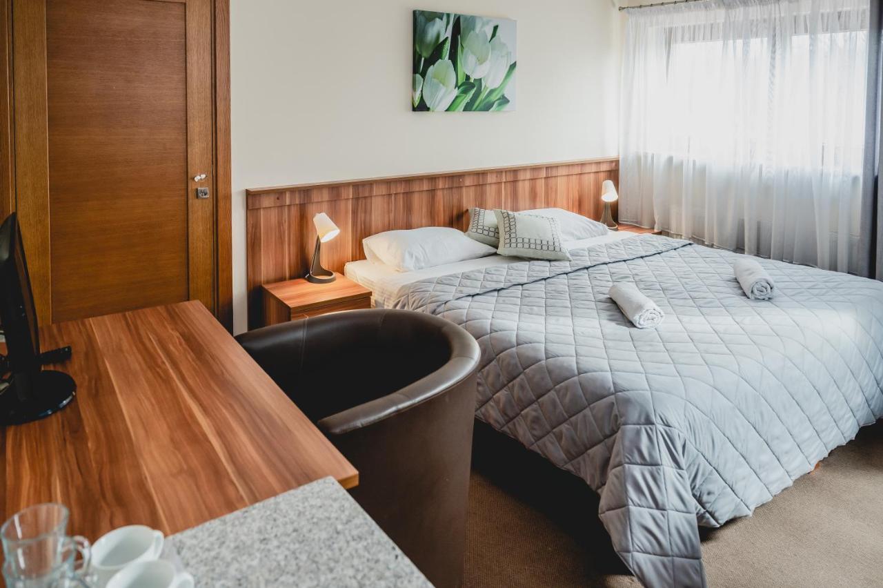 Hotel Nad Morzem- Art-Pension Świerzno エクステリア 写真