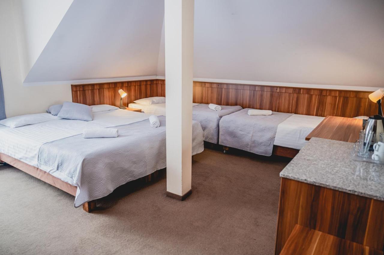 Hotel Nad Morzem- Art-Pension Świerzno エクステリア 写真