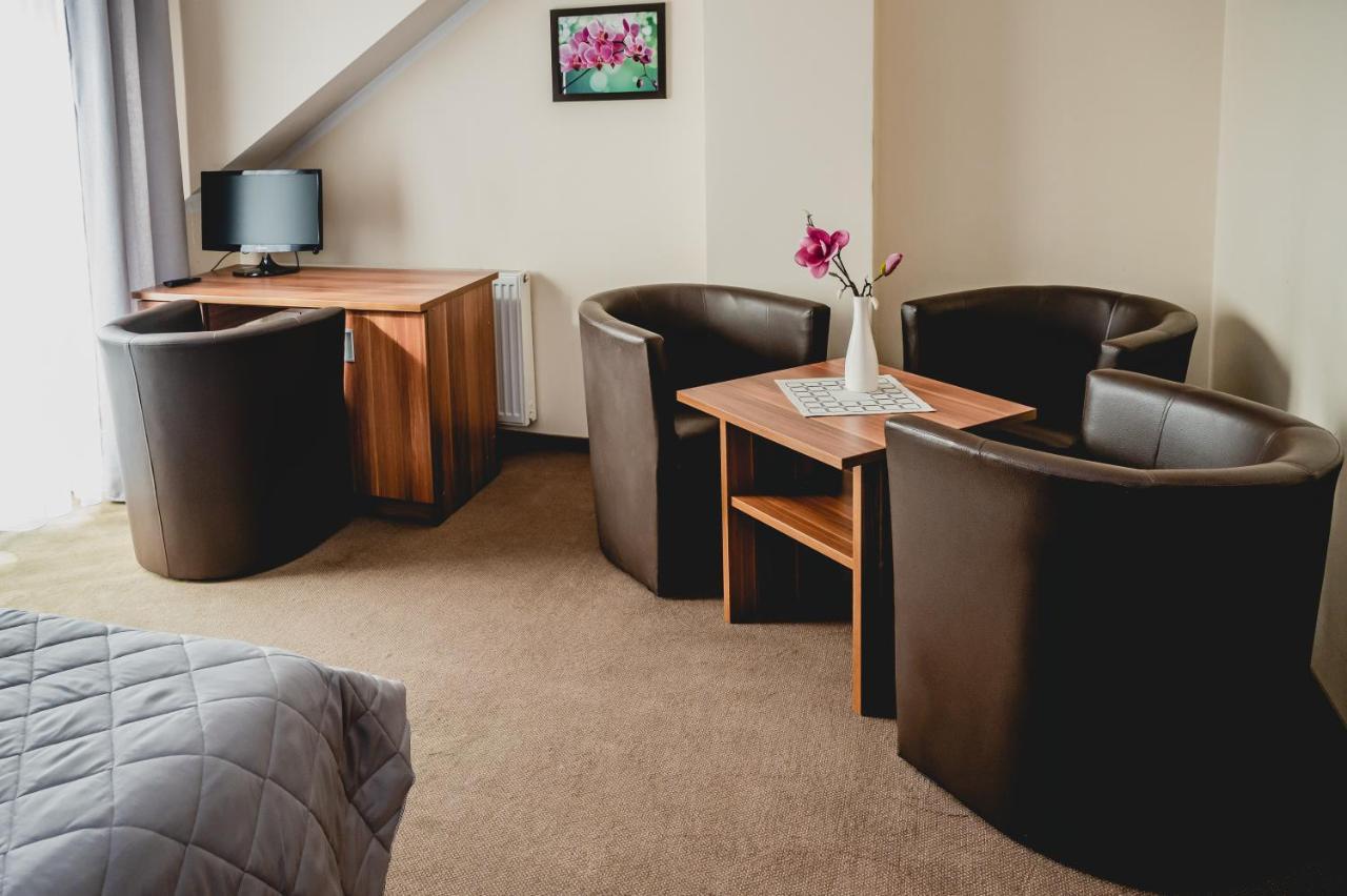 Hotel Nad Morzem- Art-Pension Świerzno エクステリア 写真