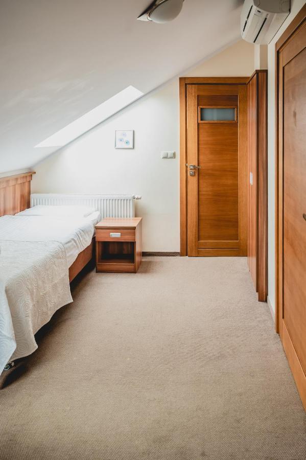 Hotel Nad Morzem- Art-Pension Świerzno エクステリア 写真