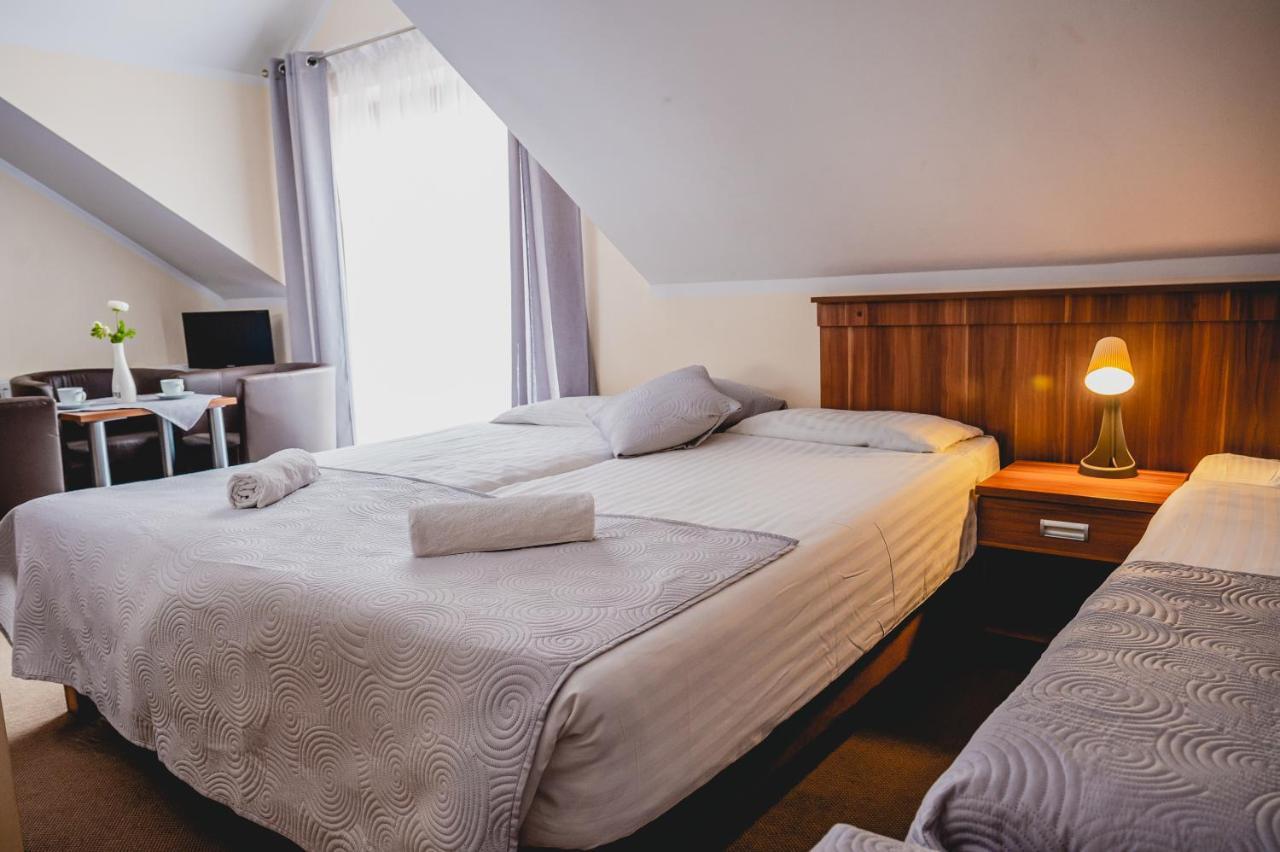 Hotel Nad Morzem- Art-Pension Świerzno エクステリア 写真