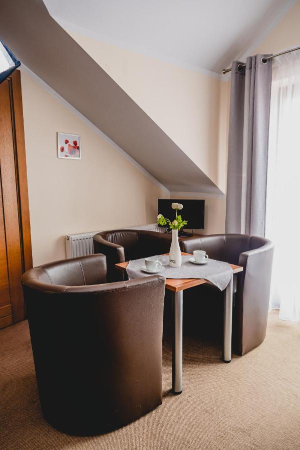 Hotel Nad Morzem- Art-Pension Świerzno エクステリア 写真