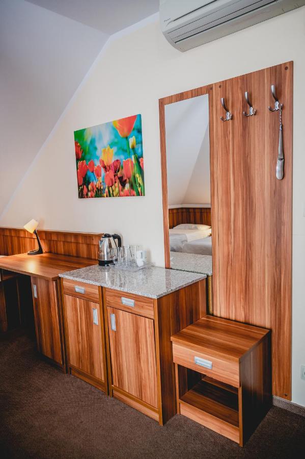 Hotel Nad Morzem- Art-Pension Świerzno エクステリア 写真