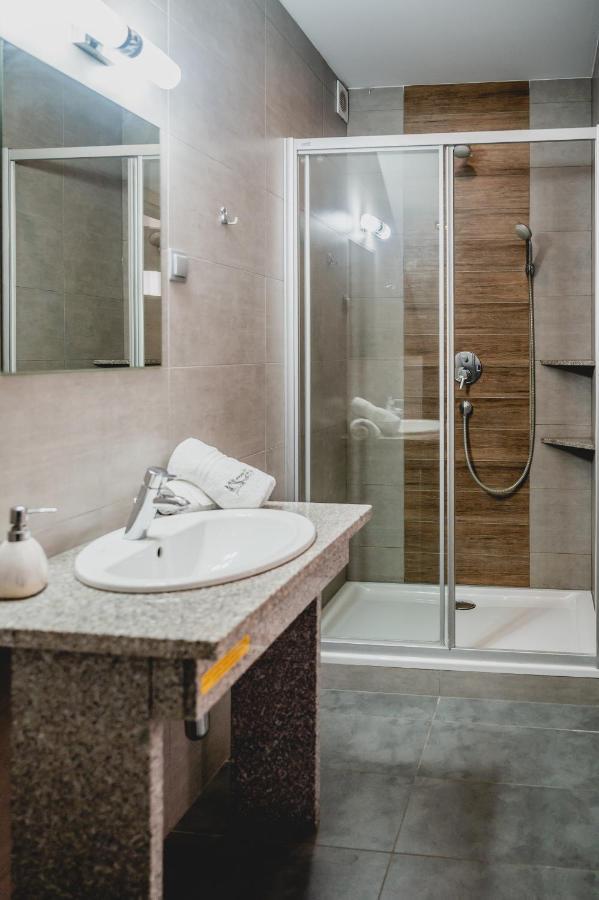 Hotel Nad Morzem- Art-Pension Świerzno エクステリア 写真