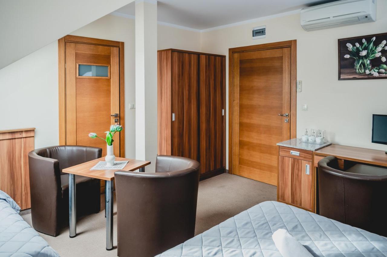 Hotel Nad Morzem- Art-Pension Świerzno エクステリア 写真