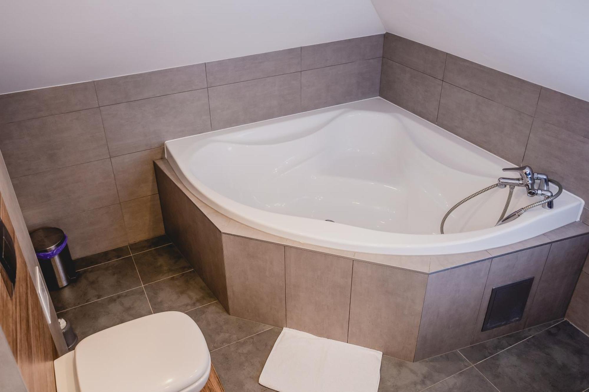 Hotel Nad Morzem- Art-Pension Świerzno エクステリア 写真