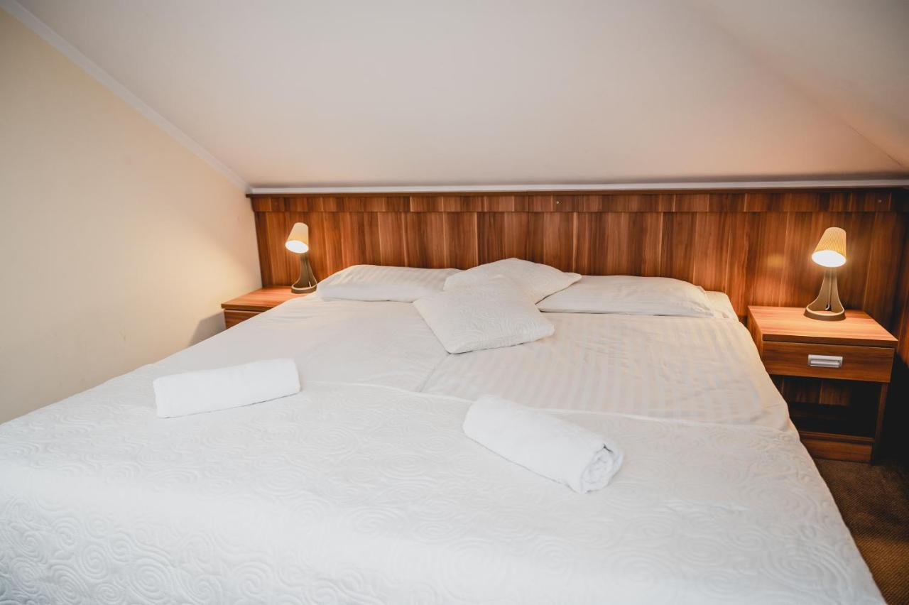 Hotel Nad Morzem- Art-Pension Świerzno エクステリア 写真