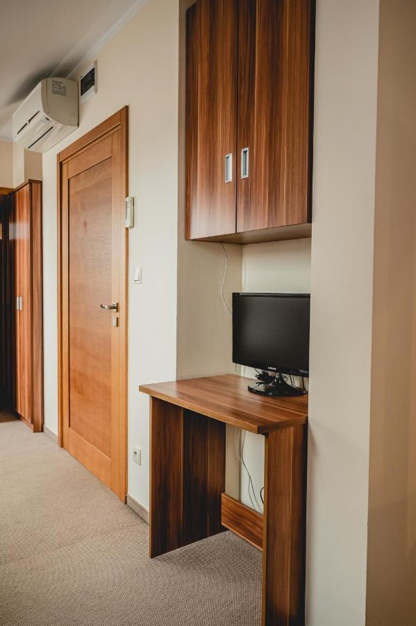 Hotel Nad Morzem- Art-Pension Świerzno エクステリア 写真