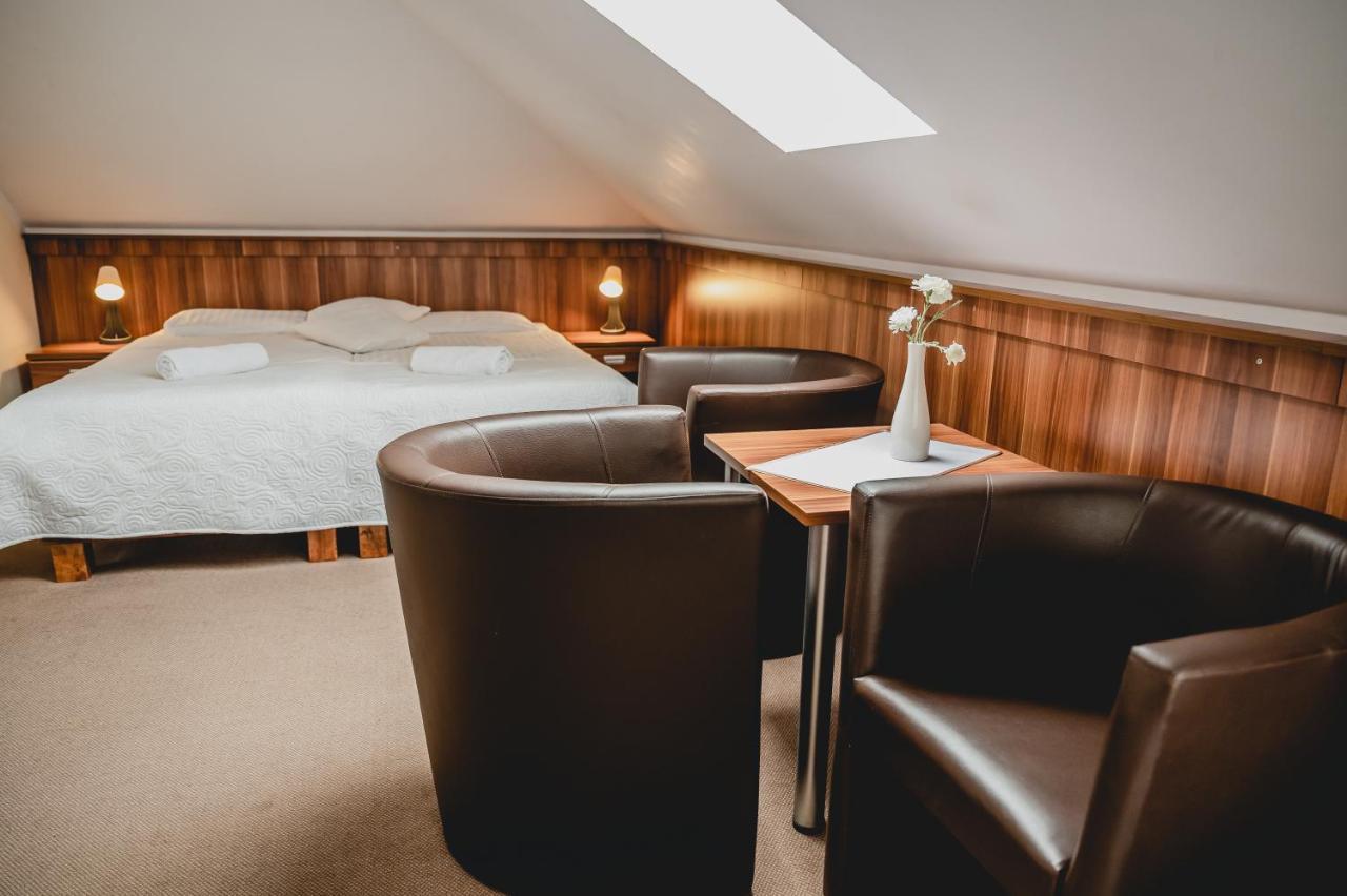 Hotel Nad Morzem- Art-Pension Świerzno エクステリア 写真