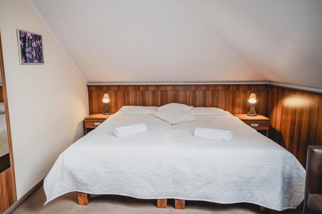 Hotel Nad Morzem- Art-Pension Świerzno エクステリア 写真