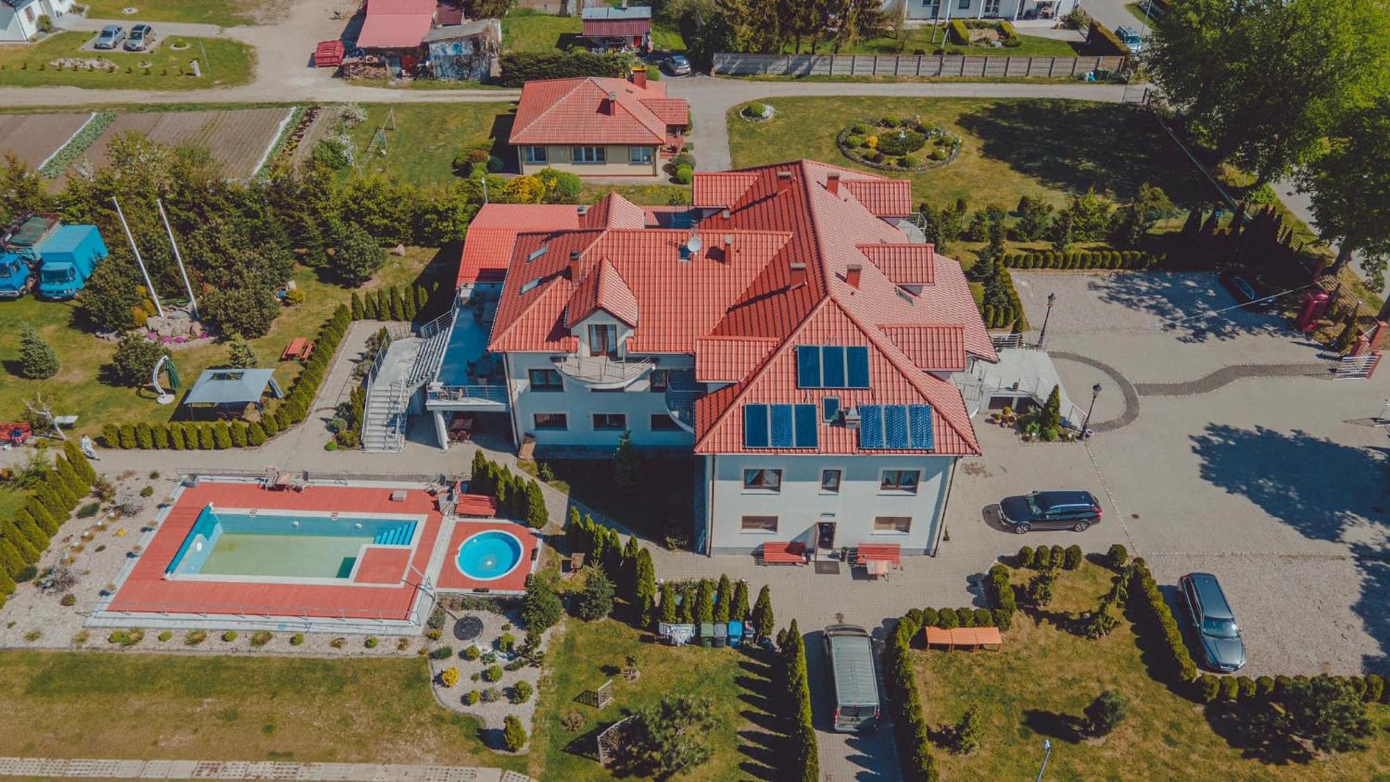 Hotel Nad Morzem- Art-Pension Świerzno エクステリア 写真